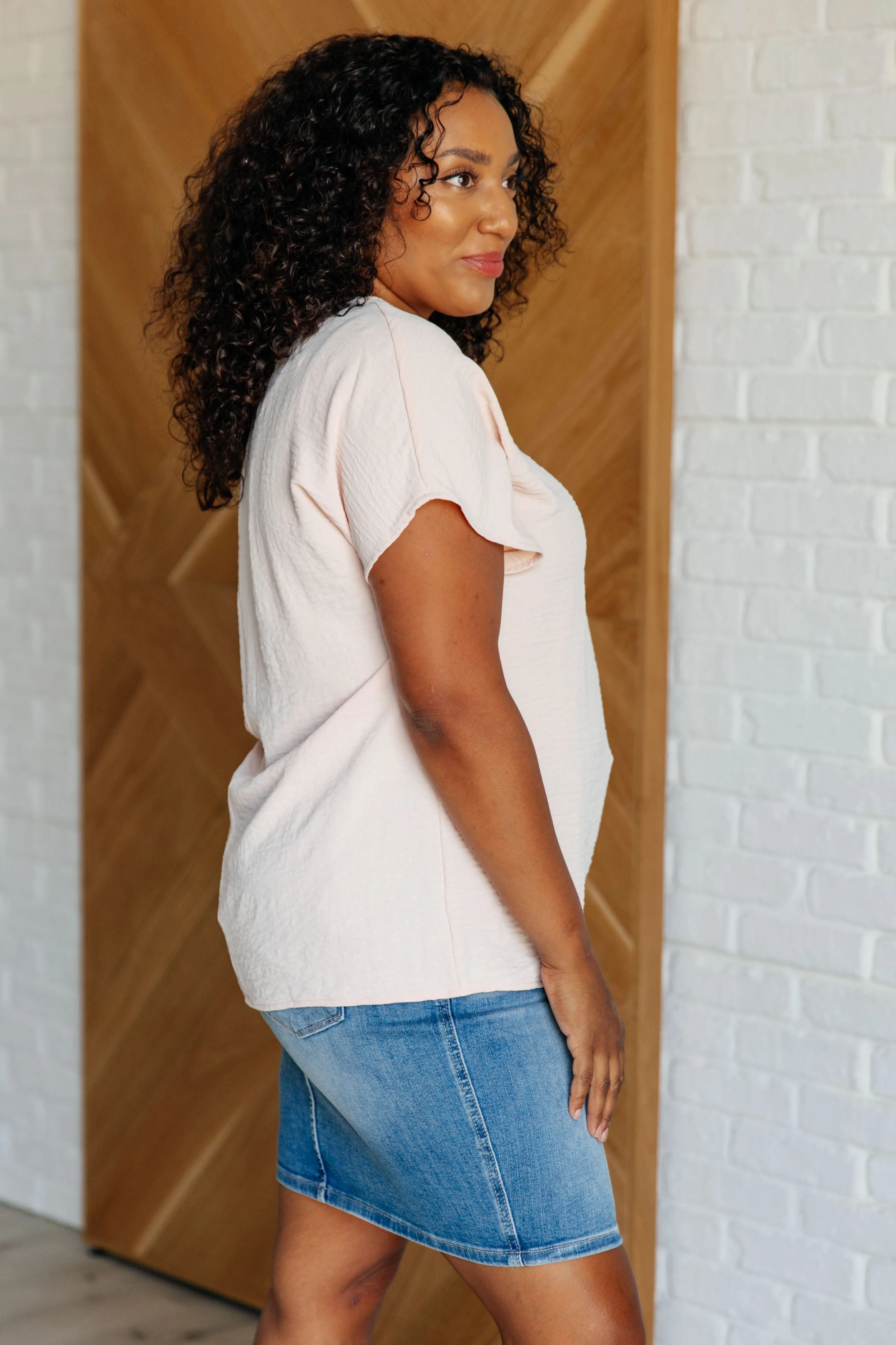 Amber Moon Basics V-Neck Top in Blush