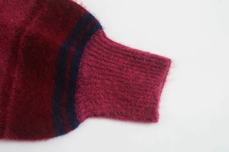 COLOR STRIPED KNITTED SWEATER