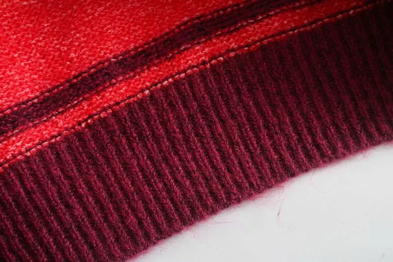 COLOR STRIPED KNITTED SWEATER