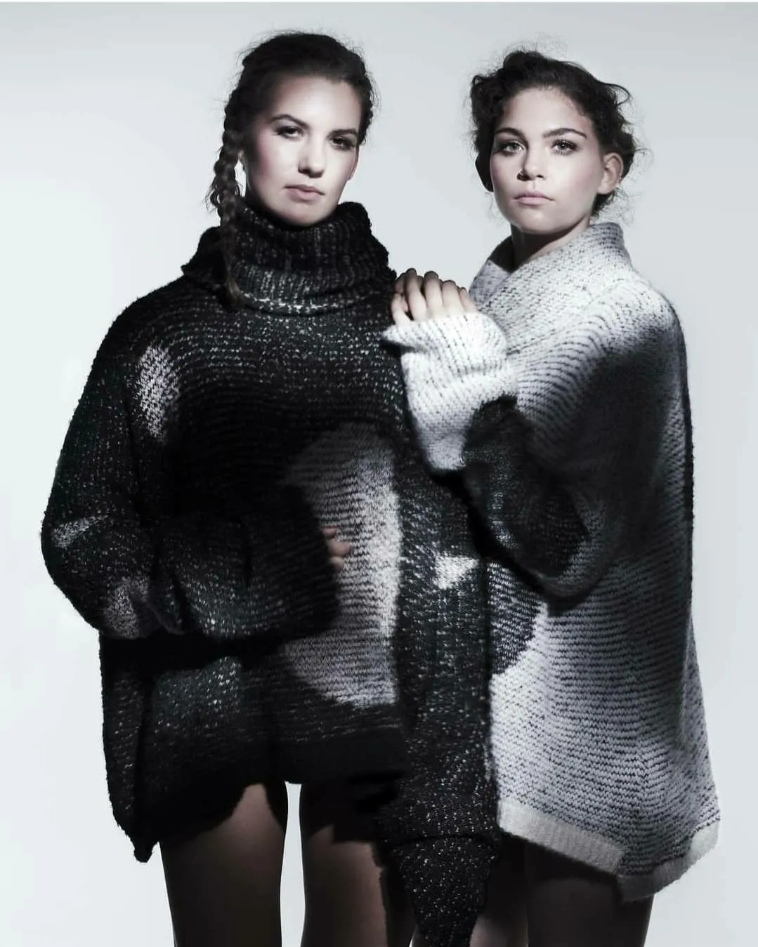 Over size spot sweater (Alpaca) - Black/White