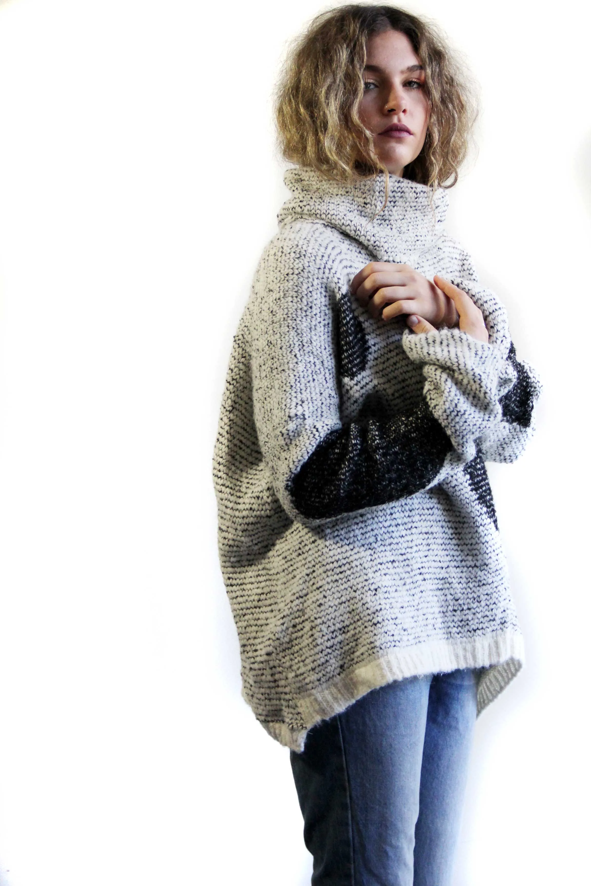 Over size spot sweater (Alpaca) - Black/White