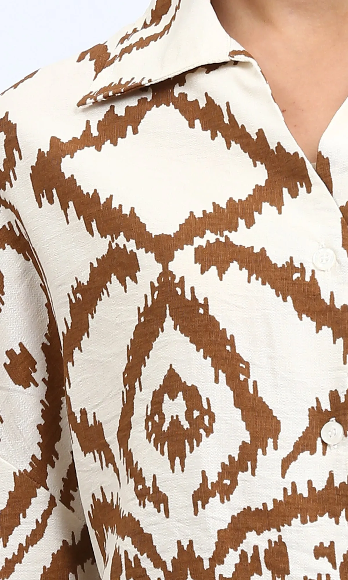 R206505 - Open V-Neck Patterned Shirt - Brown & Off-White