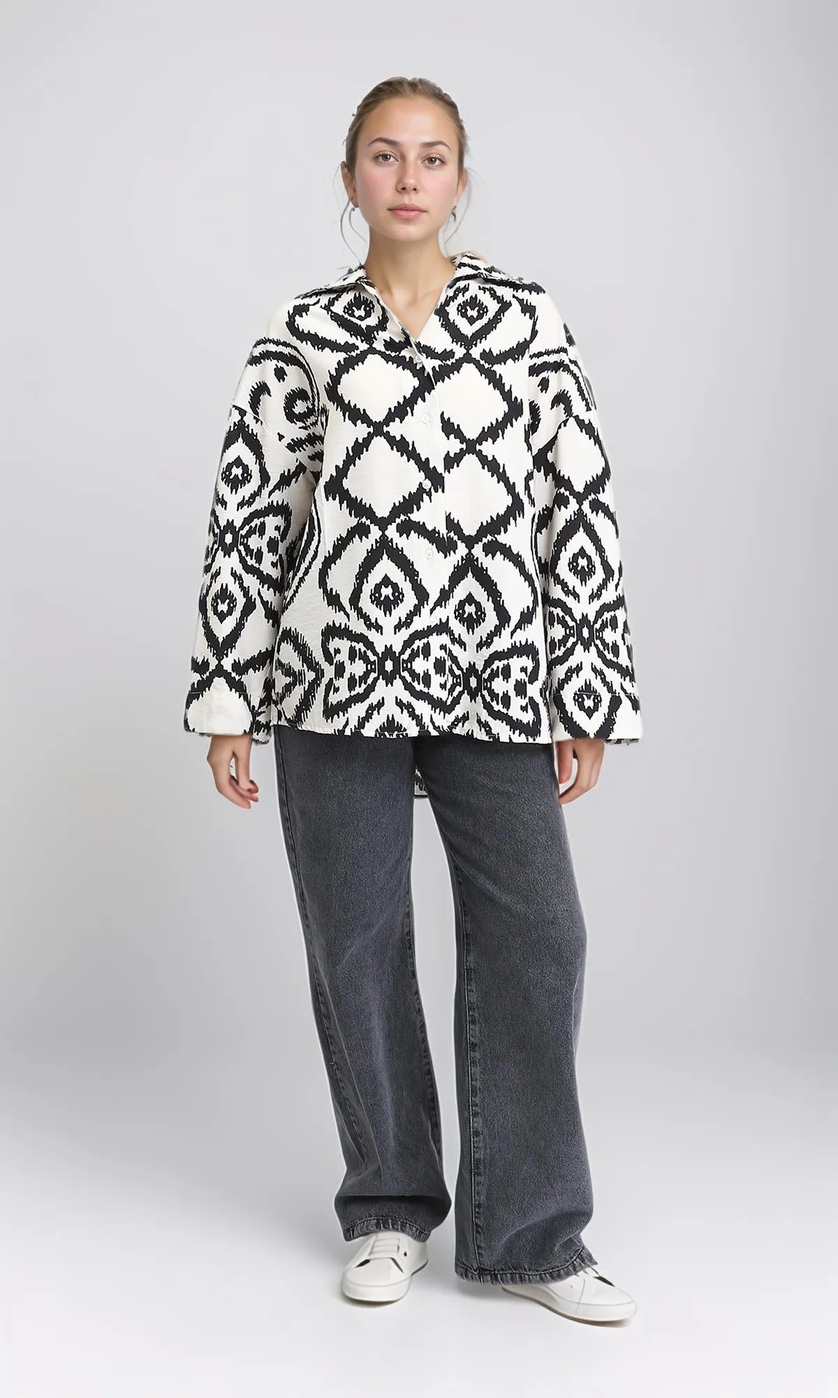 R206506 - Open V-Neck Patterned Shirt - Black & Off-White